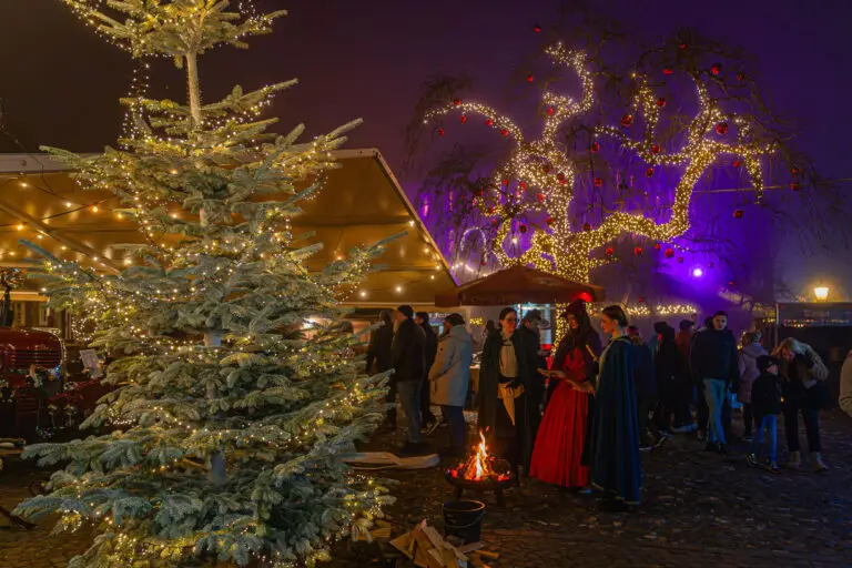 2024-12-27_KL-Dickens_ROCKATEER-083