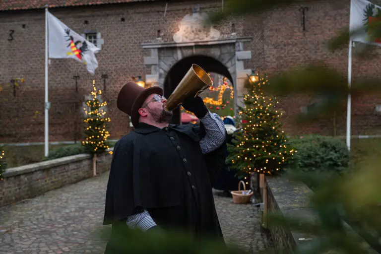 2024-12-30_KL_Dickens_ROCKATEER-054